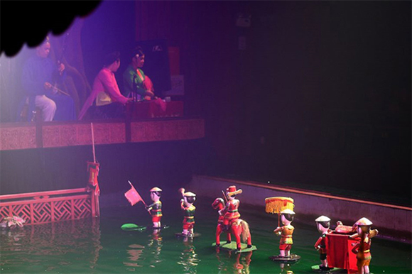 Tourism_keeps_Vietnam's_ancient_water_puppets_afloat